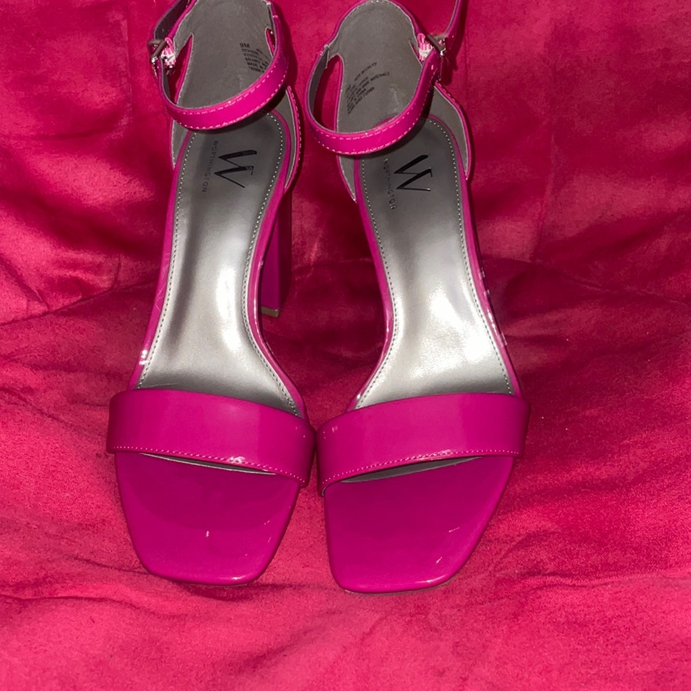 fuchsia pink size 9 Worthington Heels